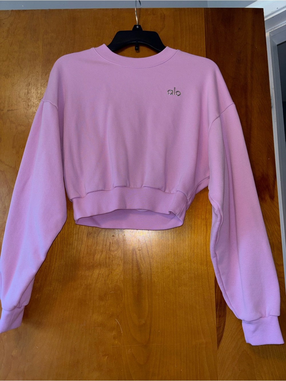 ALO Yoga Cropped Crewneck Sweatshirt in Pink